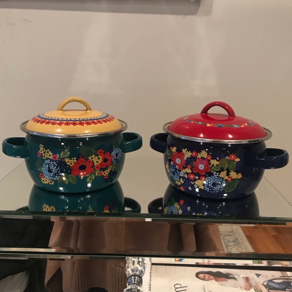 2 for $20 🤩 Pioneer Woman Mini Dutch Oven Set